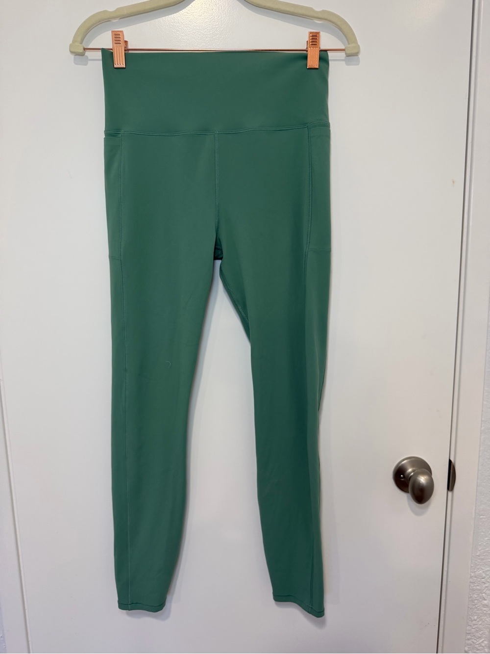 Vuori Studio Pocket Leggings Sage Green High Rise Yoga Pants Medium